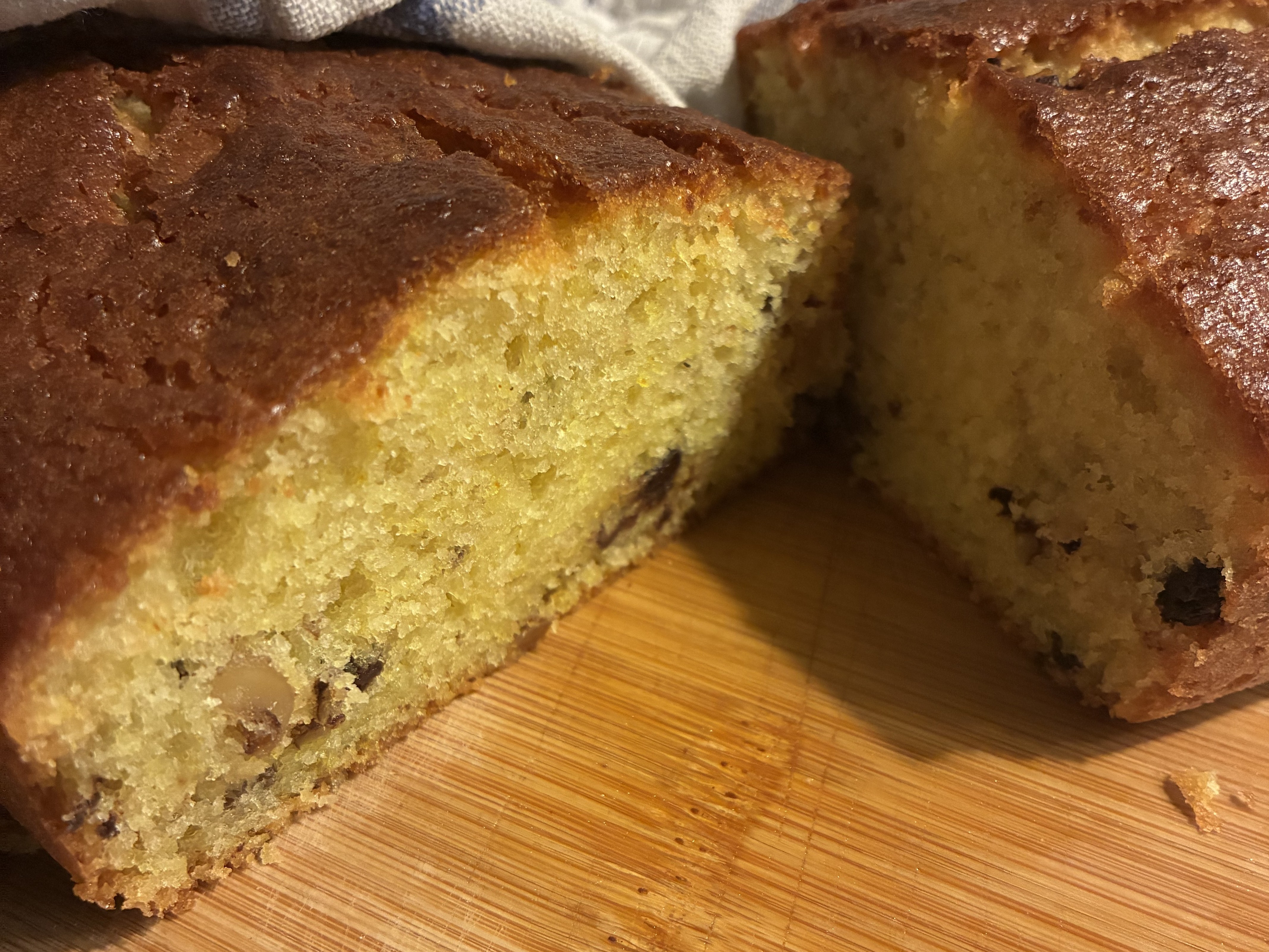 Bizcocho de AOVE, nueces y chocolate